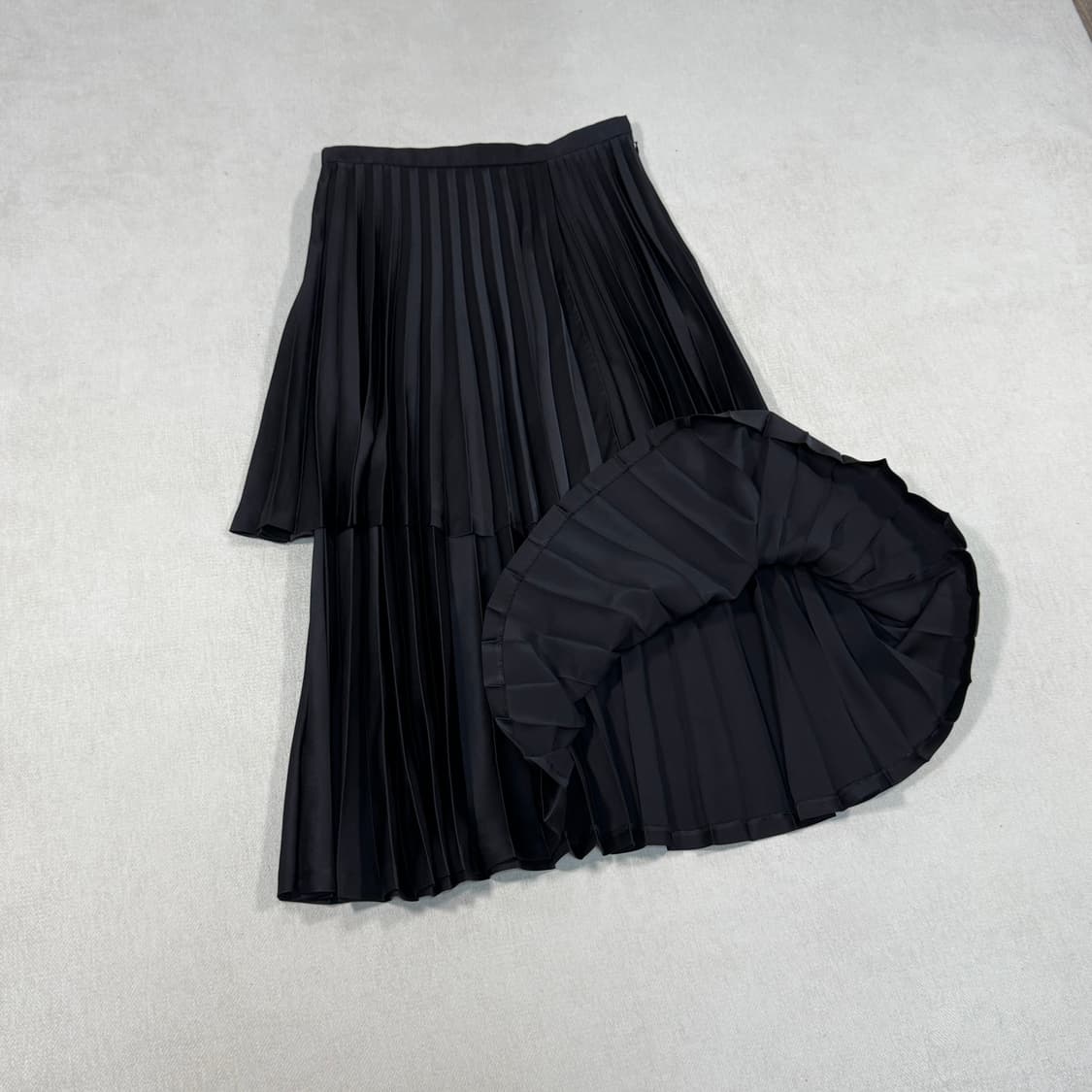 Pleated Double Black Skirt 상품이미지3