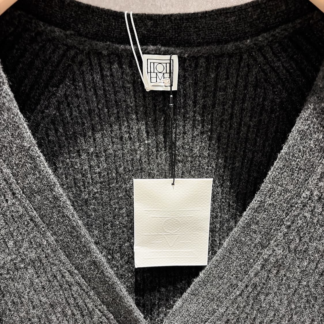 (정품/새상품) 토템 여성 차콜 울 니트 가디건 상품이미지2