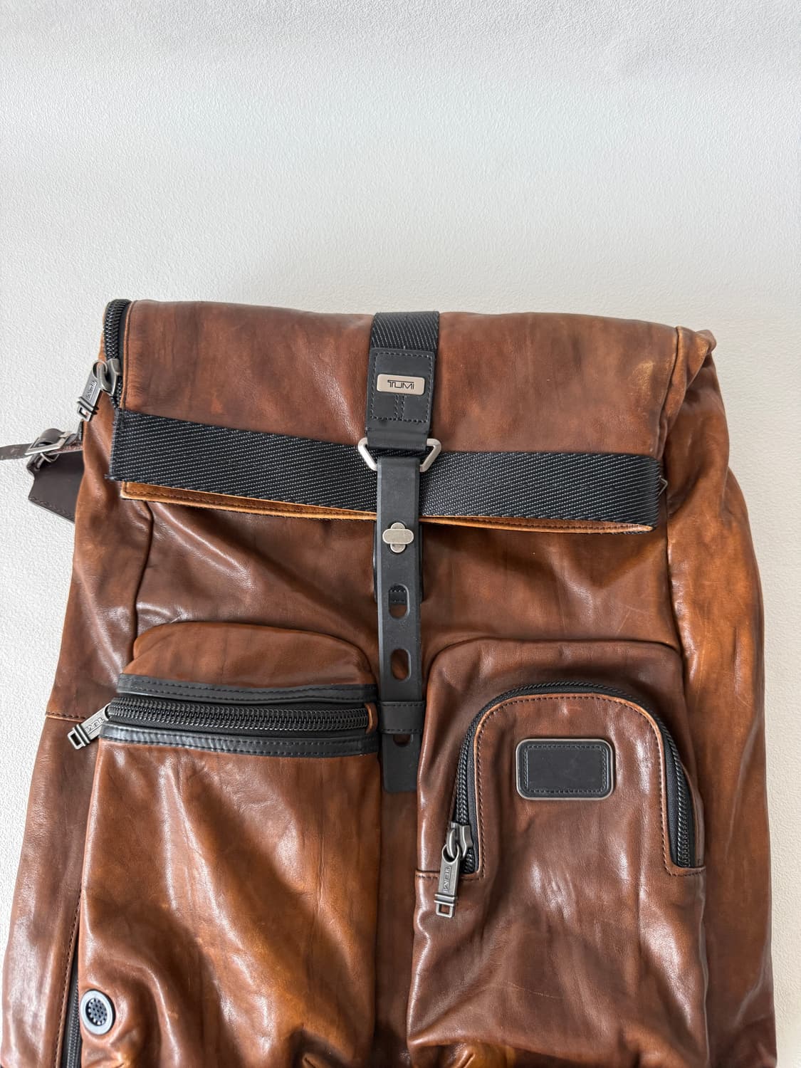 투미(TUMI) 레더 백팩 상품이미지2