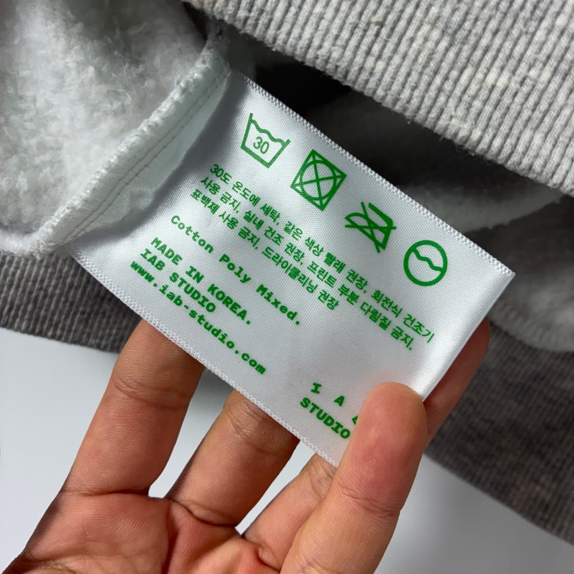 IAB studio  아이앱 스펠아웃 그레이 반집업 맨투맨 상품이미지9