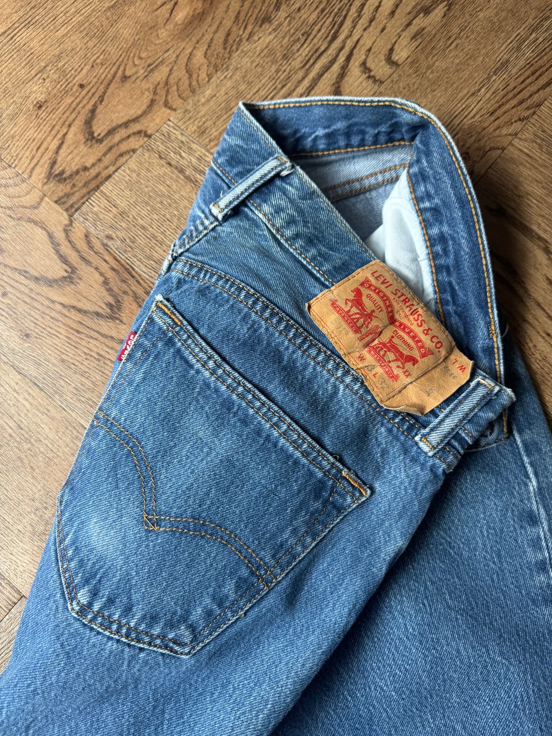 [33]리바이스 501 미디엄블루 스트레이트 데님 팬츠 상품이미지3