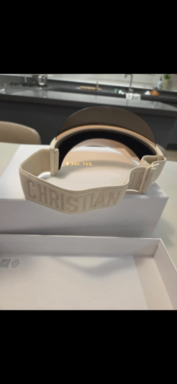 깜짝세일(새상품) 디올 썬캡 베이지 선바이저 정품 상품이미지3