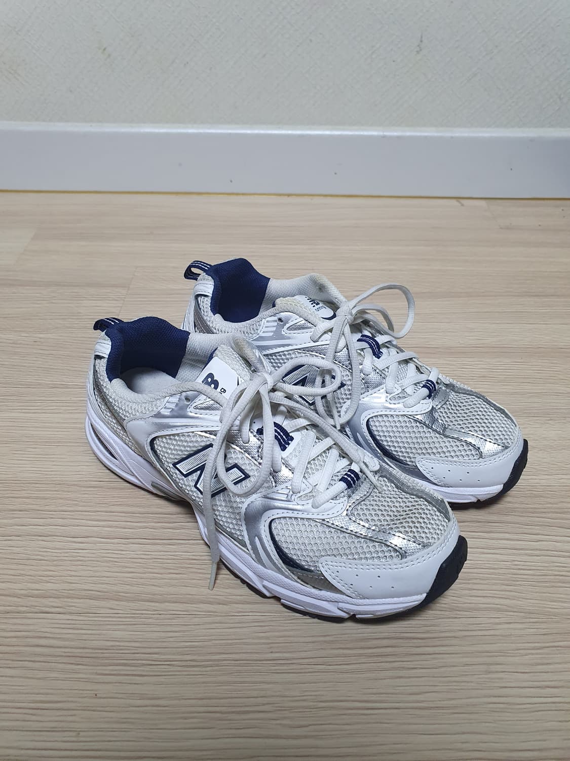 뉴발란스 530 화이트 실버 운동화 240 상품이미지2