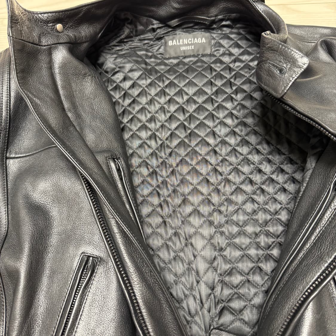 발렌시아가 디컨스트럭티드 레더 자켓 2 상품이미지2