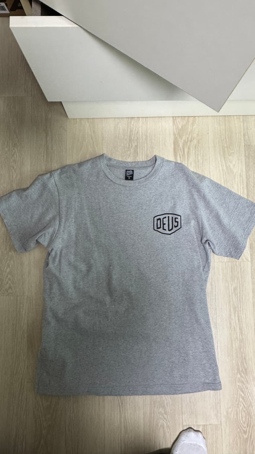 데우스엑스 서울 반팔 그레이m 상품이미지1