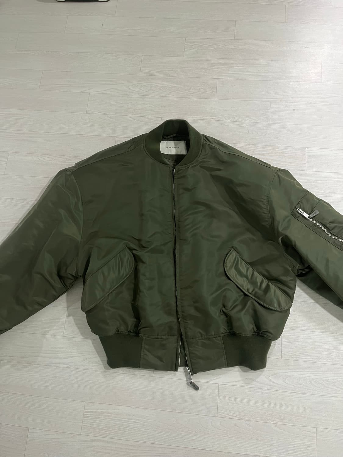 엔타이어스튜디오 브로드 봄버 카키 - 24FW 상품이미지1