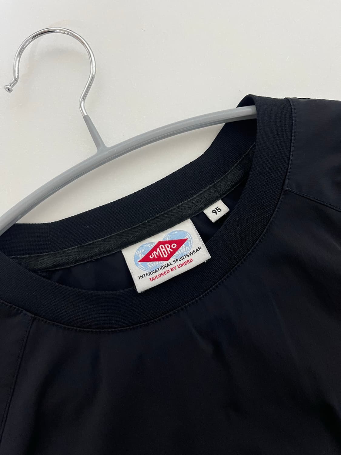 엄브로 바람막이 티셔츠 사이드 테잎 피스테 블랙 umbro 상품이미지4