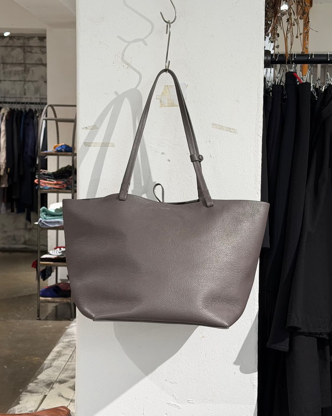 더 로우 그레이 레더 파크 쓰리 토트백 상품이미지2