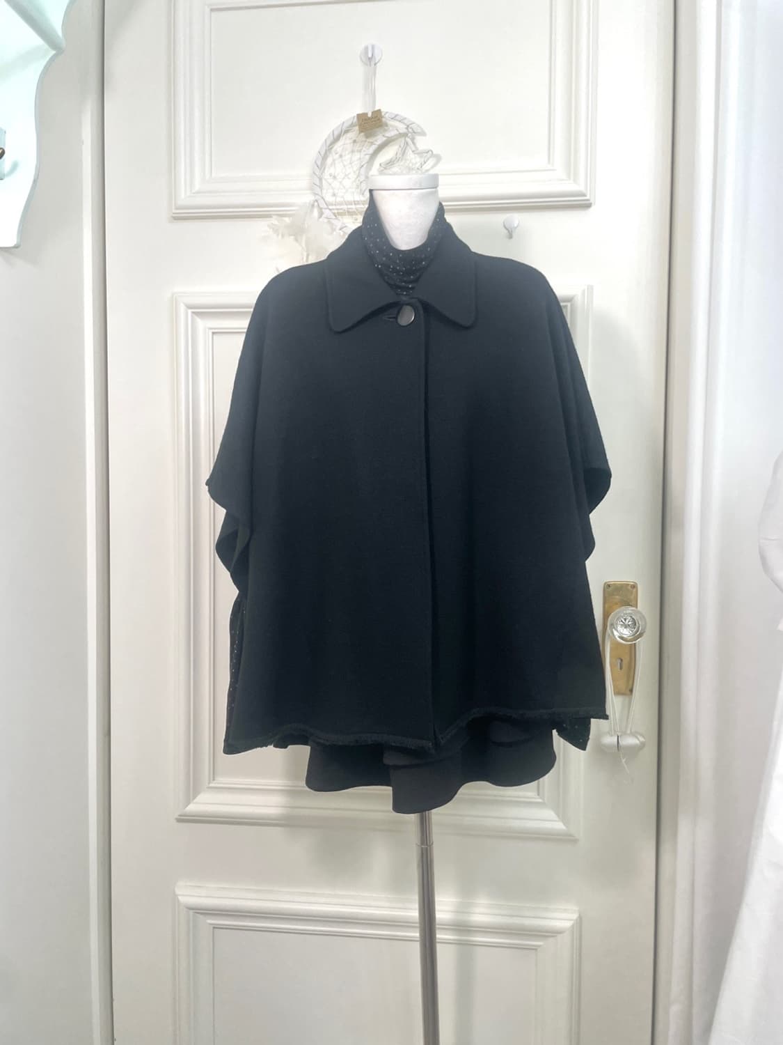 black one-button collar wool cape coat 상품이미지1