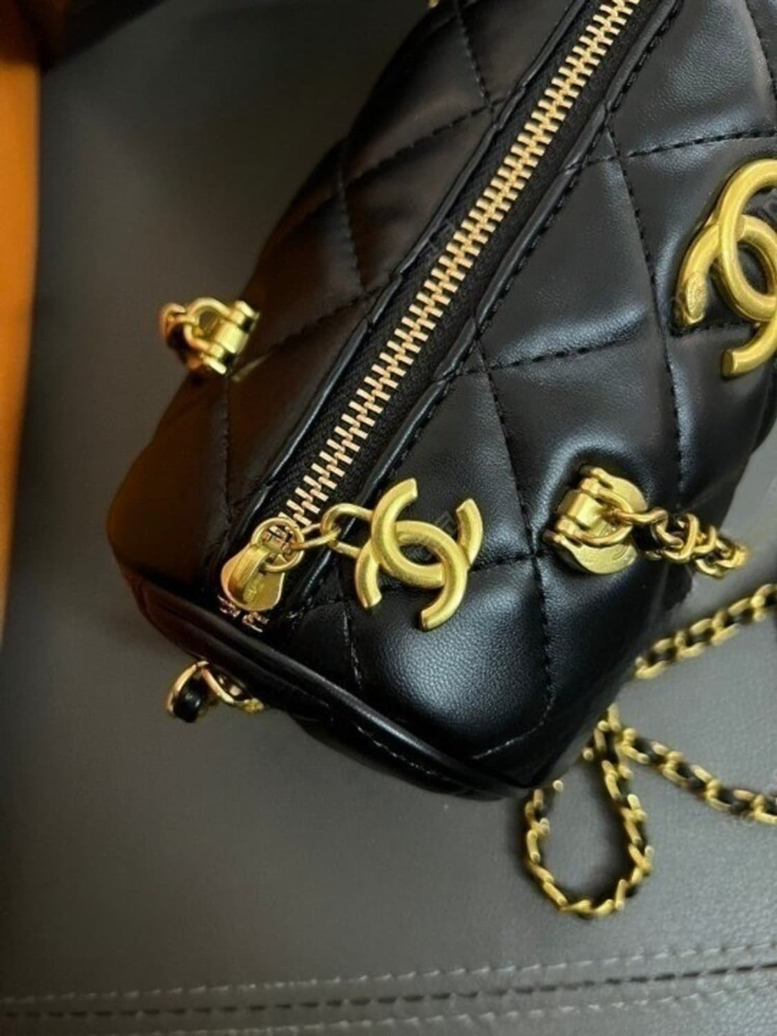 샤넬 뷰티 원형 크로스백 상품이미지3