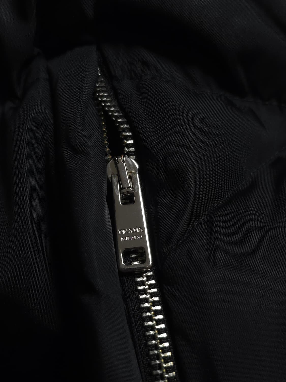 [L] 프라다 리나일론 퀄팅 패딩 블랙(SGB803) 상품이미지4