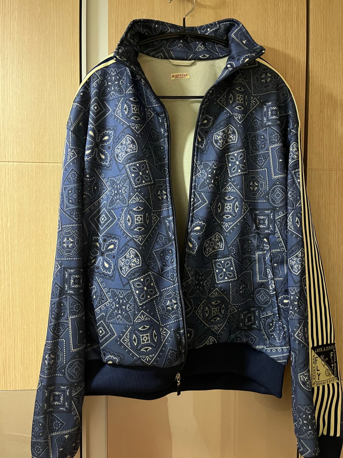캐피탈 스무스 저지 쿠키 반다나 프린트 트랙 자켓 네이비 3사이즈 팝니다 상품이미지2