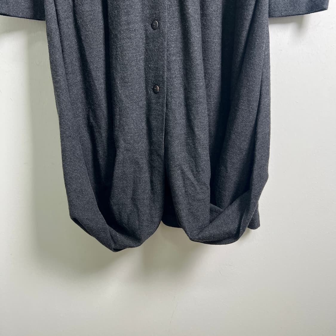 이세이미야케 퍼머넌트 차콜 울 가디건 상품이미지5