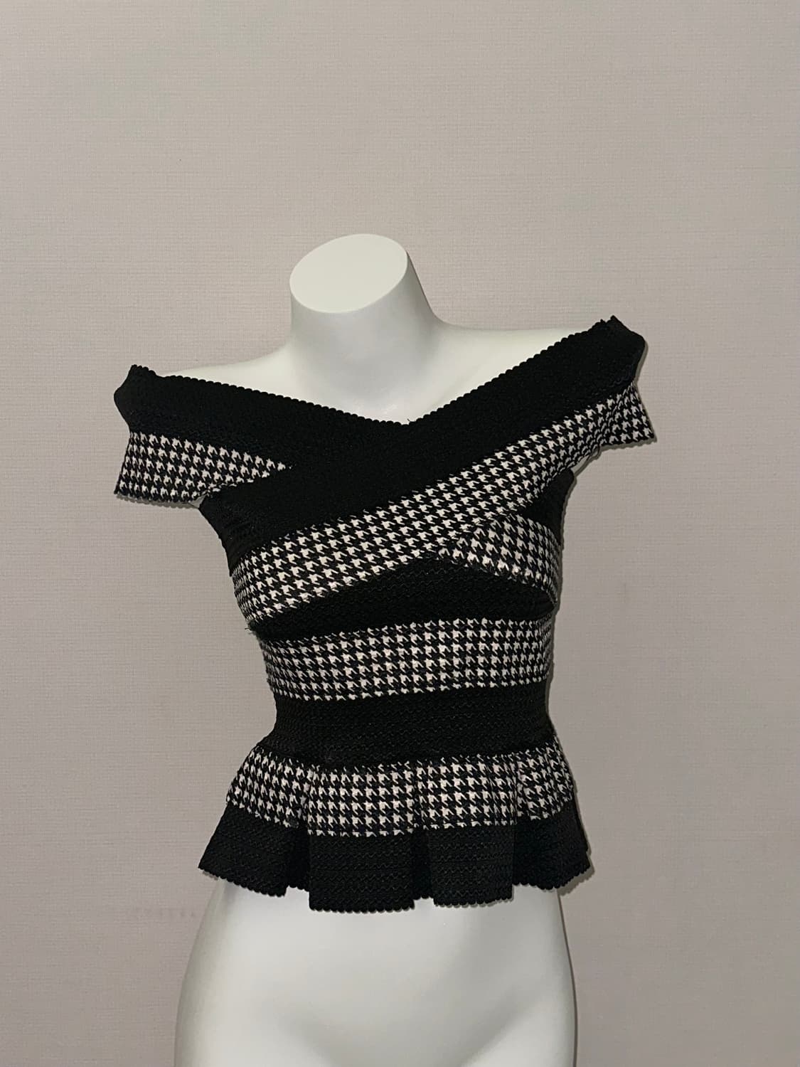 빈티지 트위드 오프숄더 탑 상품이미지1