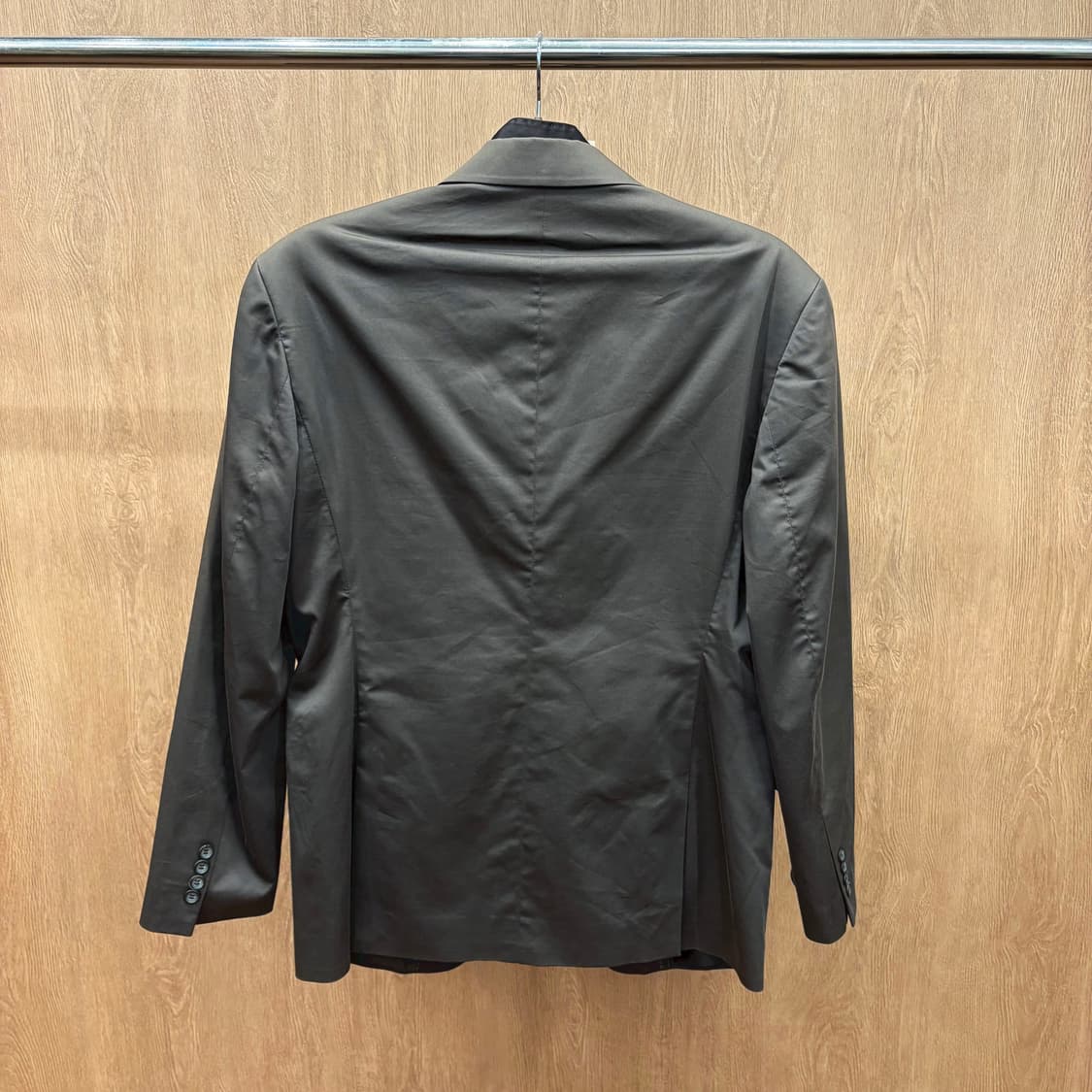 솔리드옴므 테일러드 블레이저 배색 라펠 싱글 버튼 디테일 레귤러핏 브라운 상품이미지3