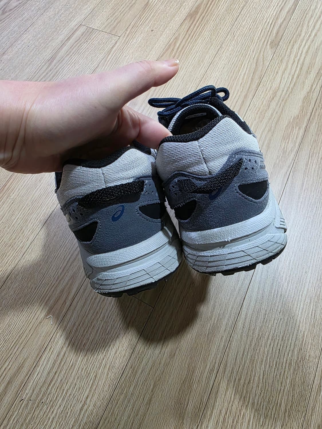 아식스 젤 벤쳐 6 화이트 블랙 색상 등산화 270 상품이미지5