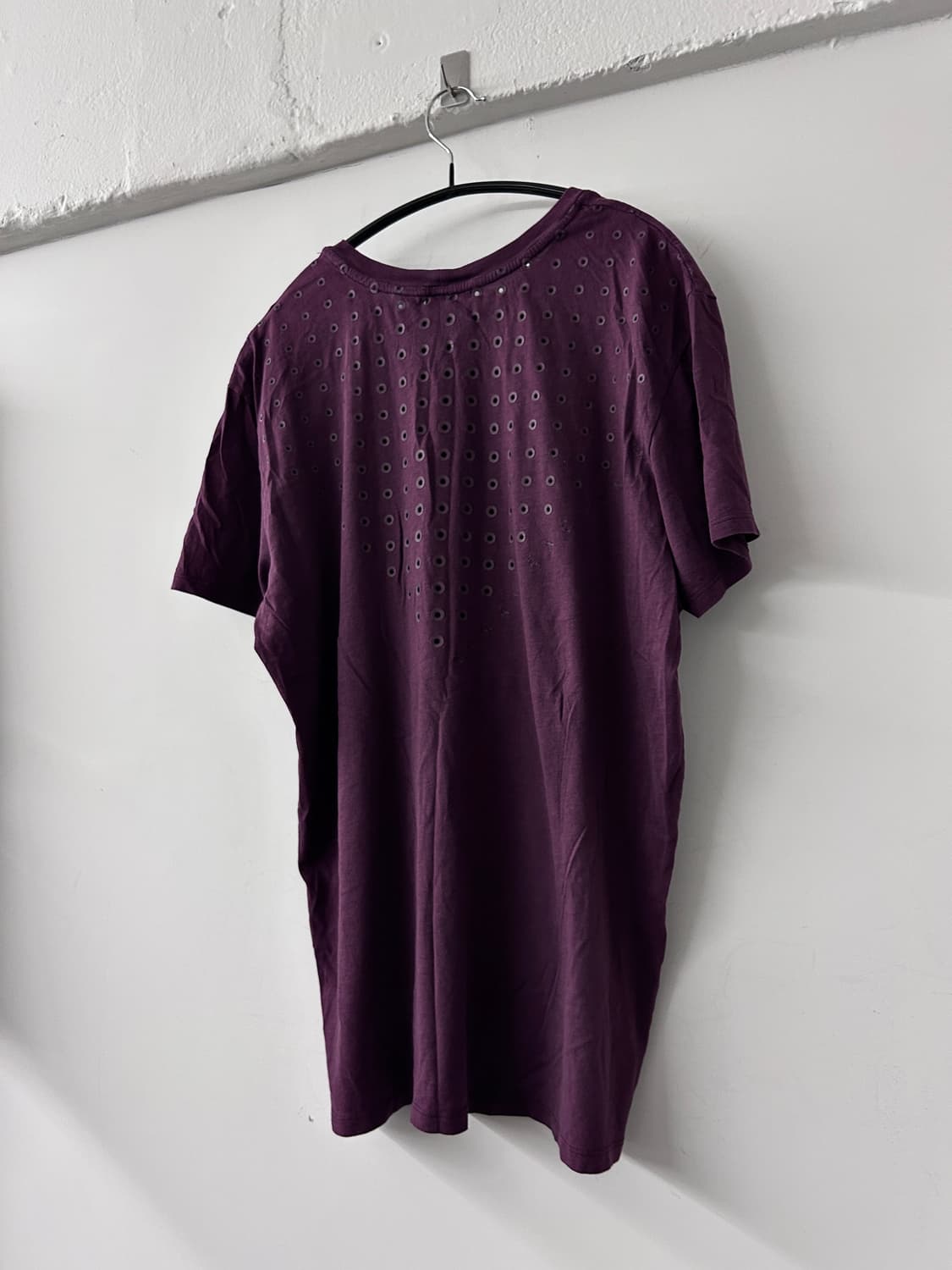 아르마니 아일렛 그래픽 반팔 버건디 상품이미지4