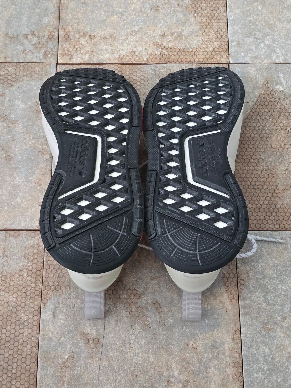 (240)아디다스 nmd v3 클라우드 화이트 상품이미지8