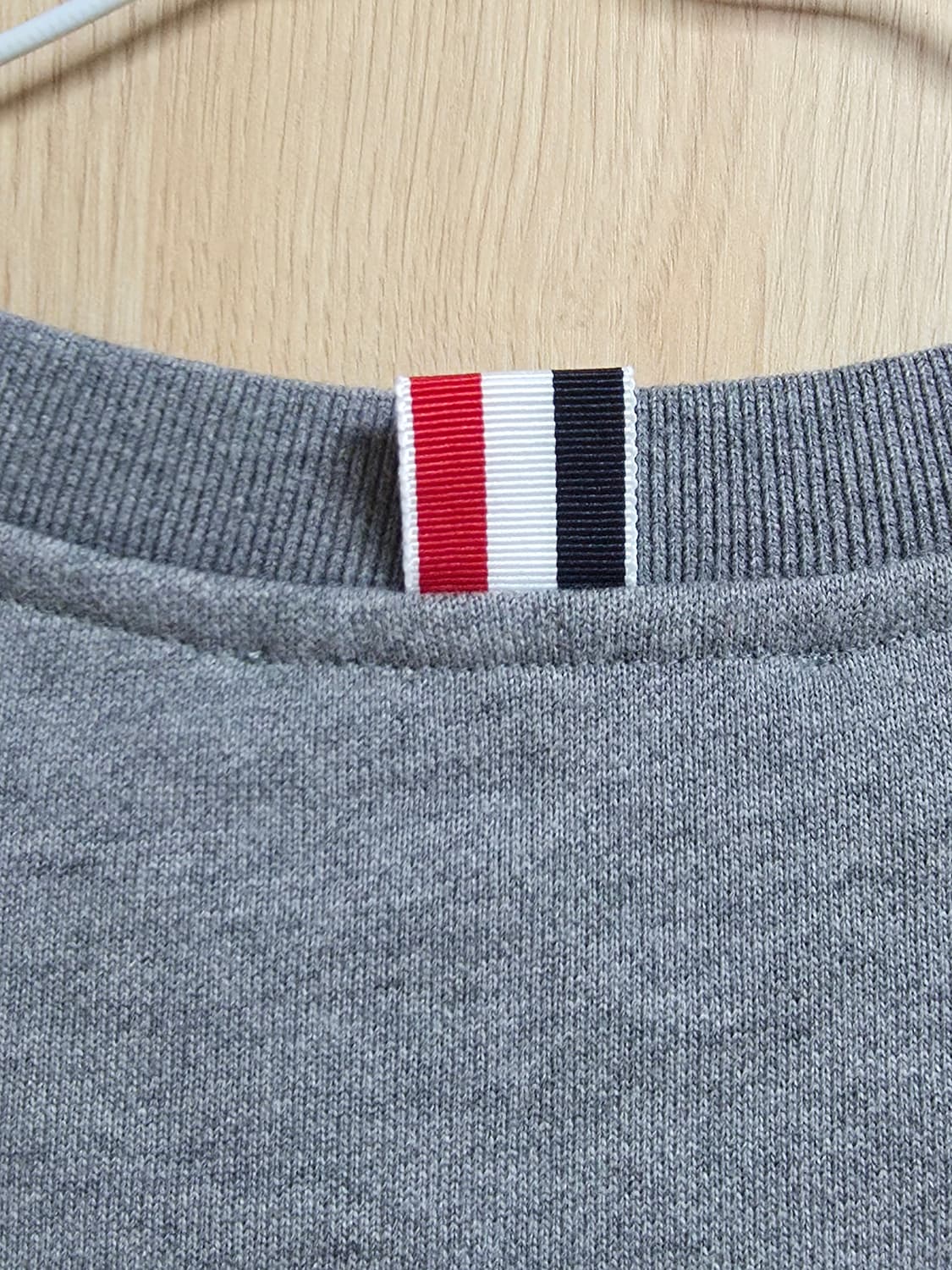 톰브라운 그레이 사선완장 맨투맨 새상품 상품이미지3