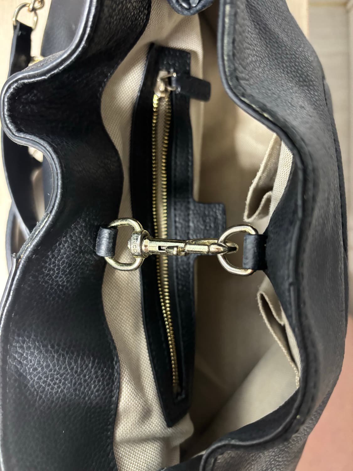 [제목] [정품] 구찌 소호 테슬 체인 숄더백 블랙 (GUCCI) 상품이미지5