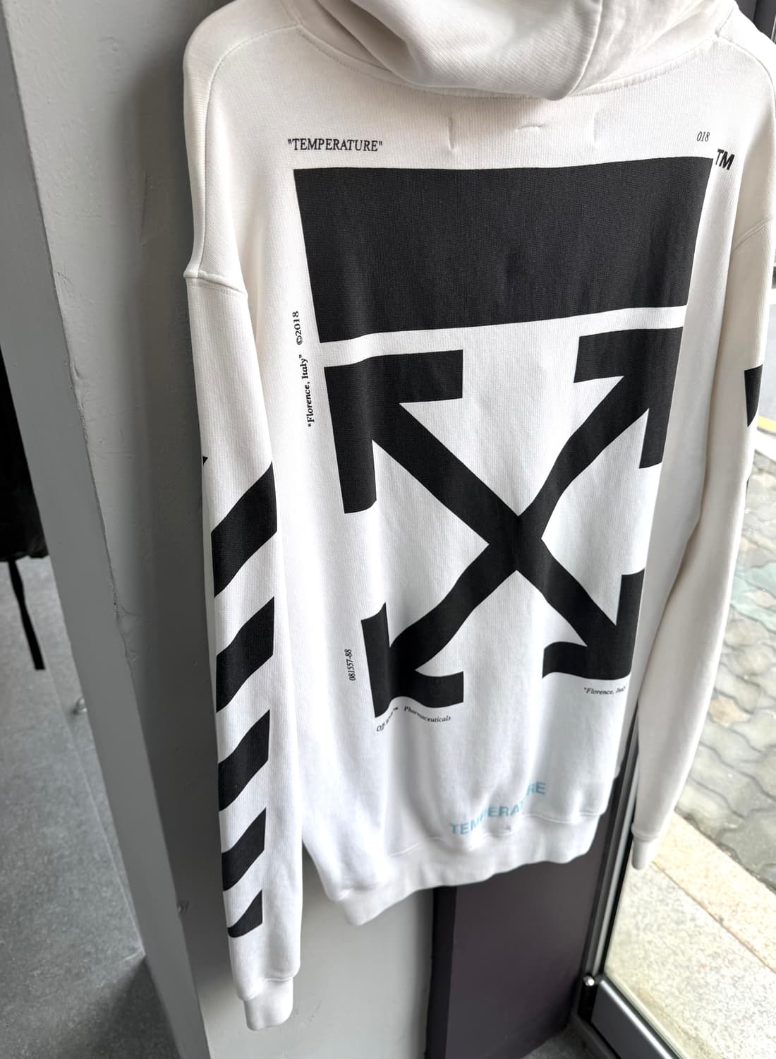 L/ 오프화이트 모나리자 크랙 후드티 상품이미지6