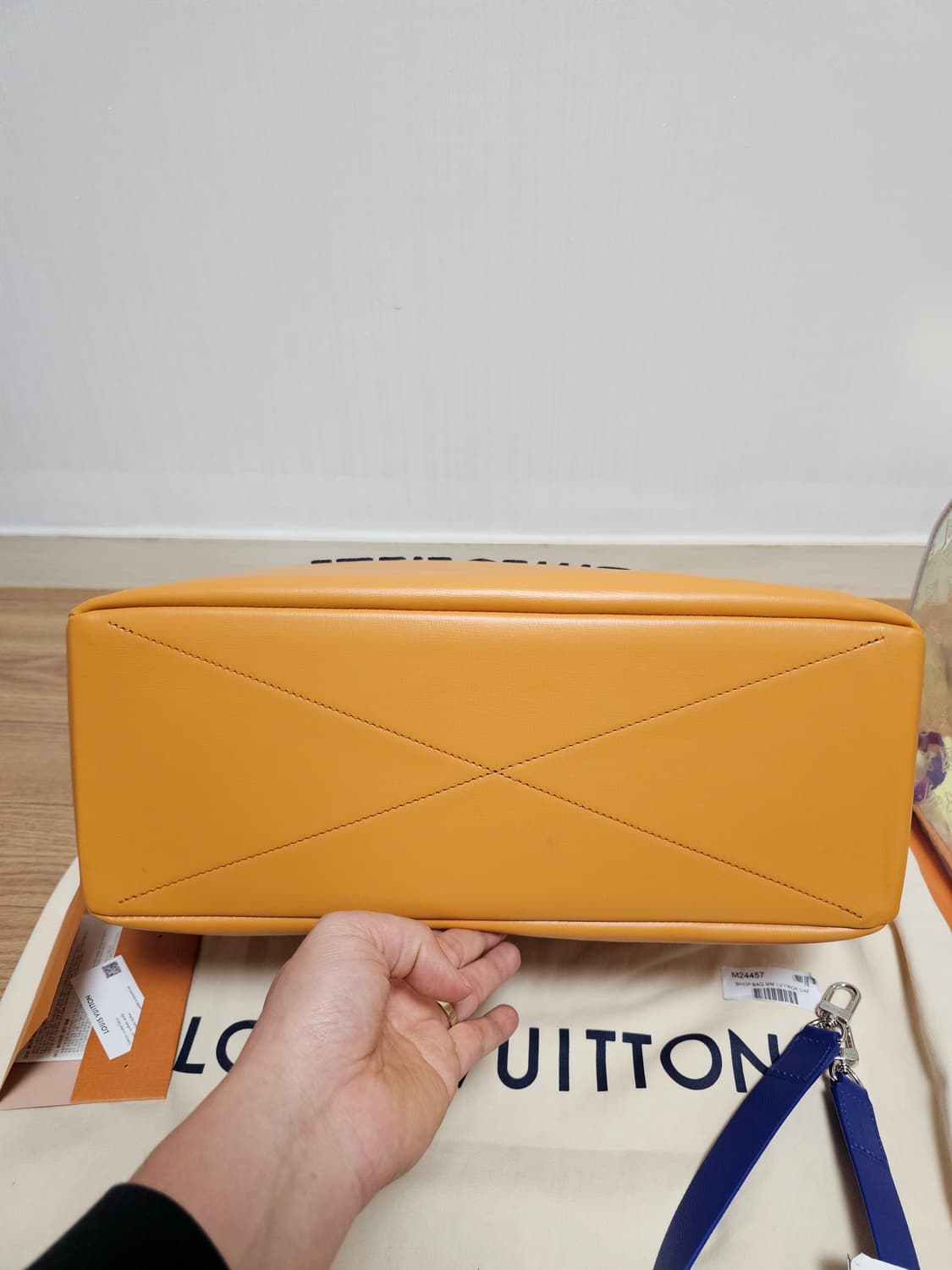 루이비통 퍼렐 쇼퍼 토트백MM 크로스 토트백 샤프란 라지사이즈 상품이미지8