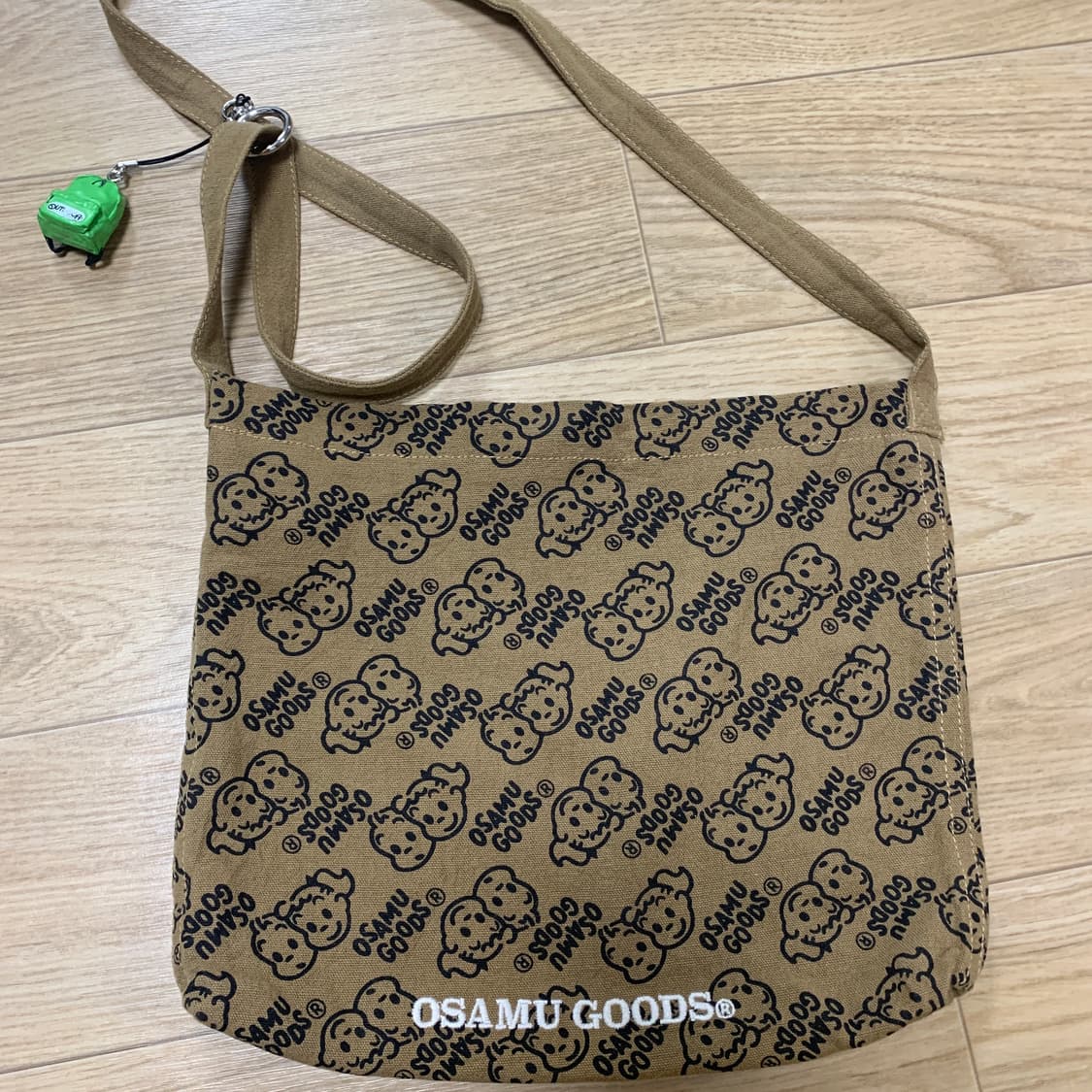 오사무굿즈 미니 크로스백 상품이미지1