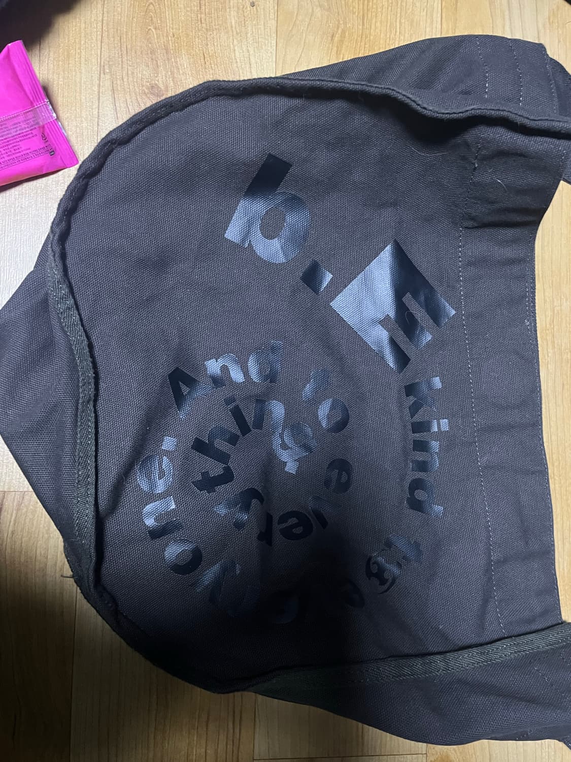 산산기어 x 뷰티풀 스윌 백 차콜 상품이미지2