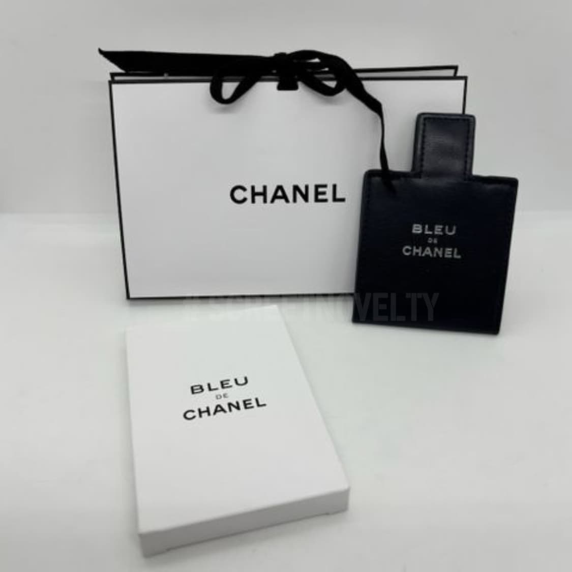 샤넬뷰티 블루 드 퍼퓸 그루밍 똑딱이 거울 & 빗 세트  상품이미지3