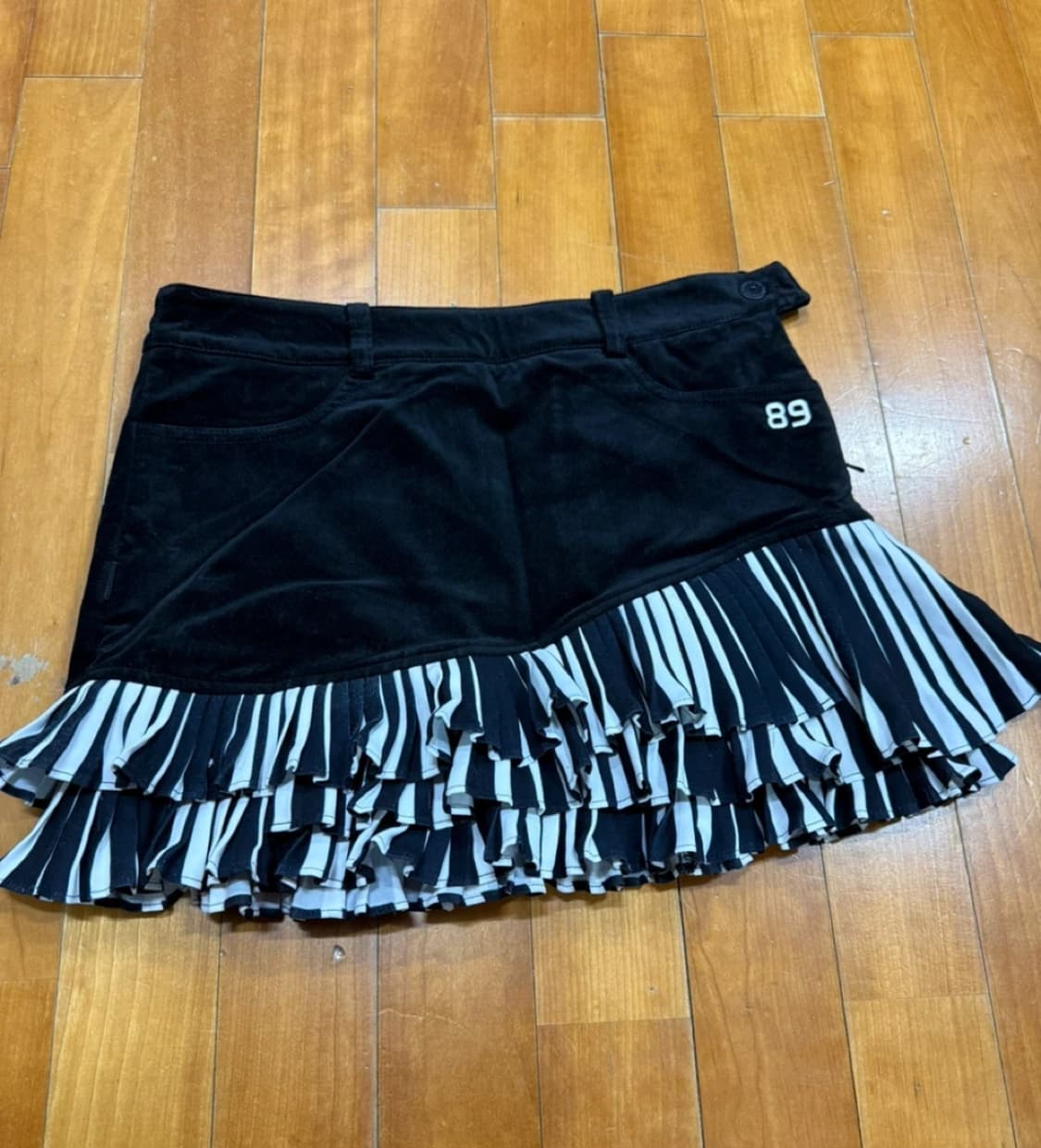 파리게이츠 블랙 벨벳 스트라이프 프릴 미니스커트 상품이미지2