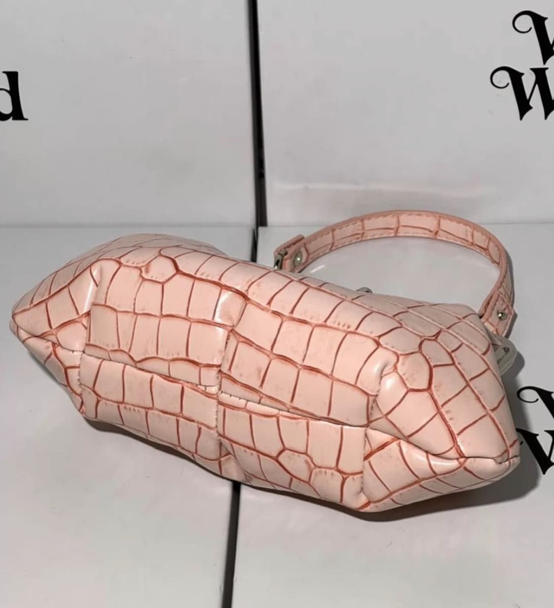 비비안웨스트우드 아카이브 핑크 레더 orb 은장 핸드 체인 크로스백 상품이미지4