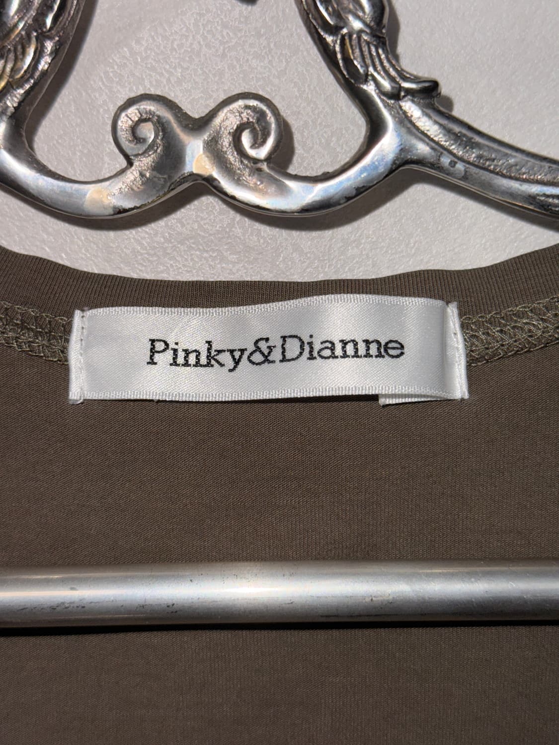 Pinky & Dianne khaki gold ethnic 슬리브리스 상품이미지6