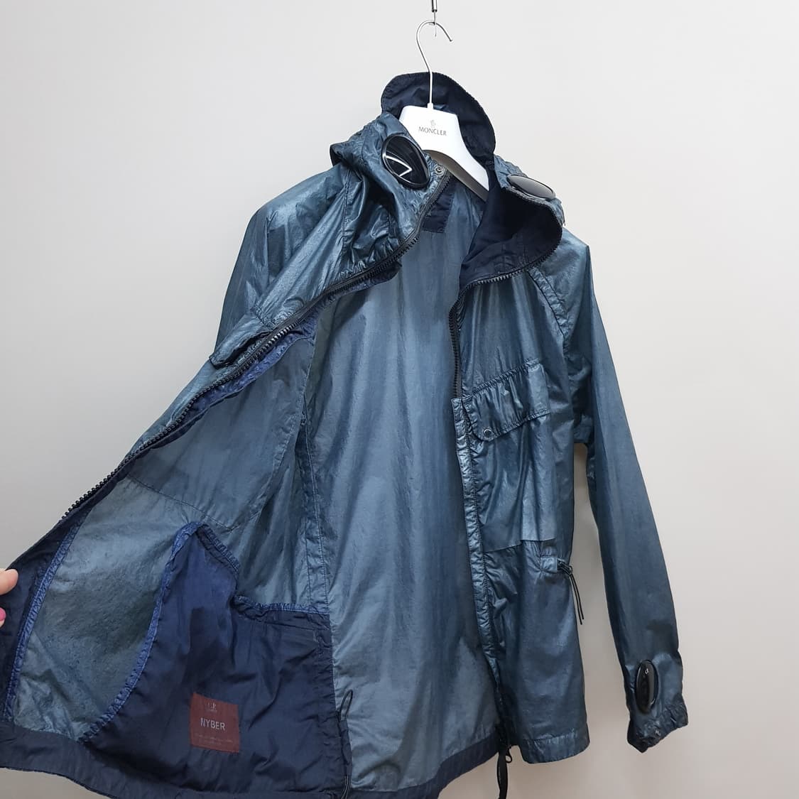 C.P.컴퍼니 고글 후드 메탈릭 나일론 집업 자켓 100사이즈 상품이미지6