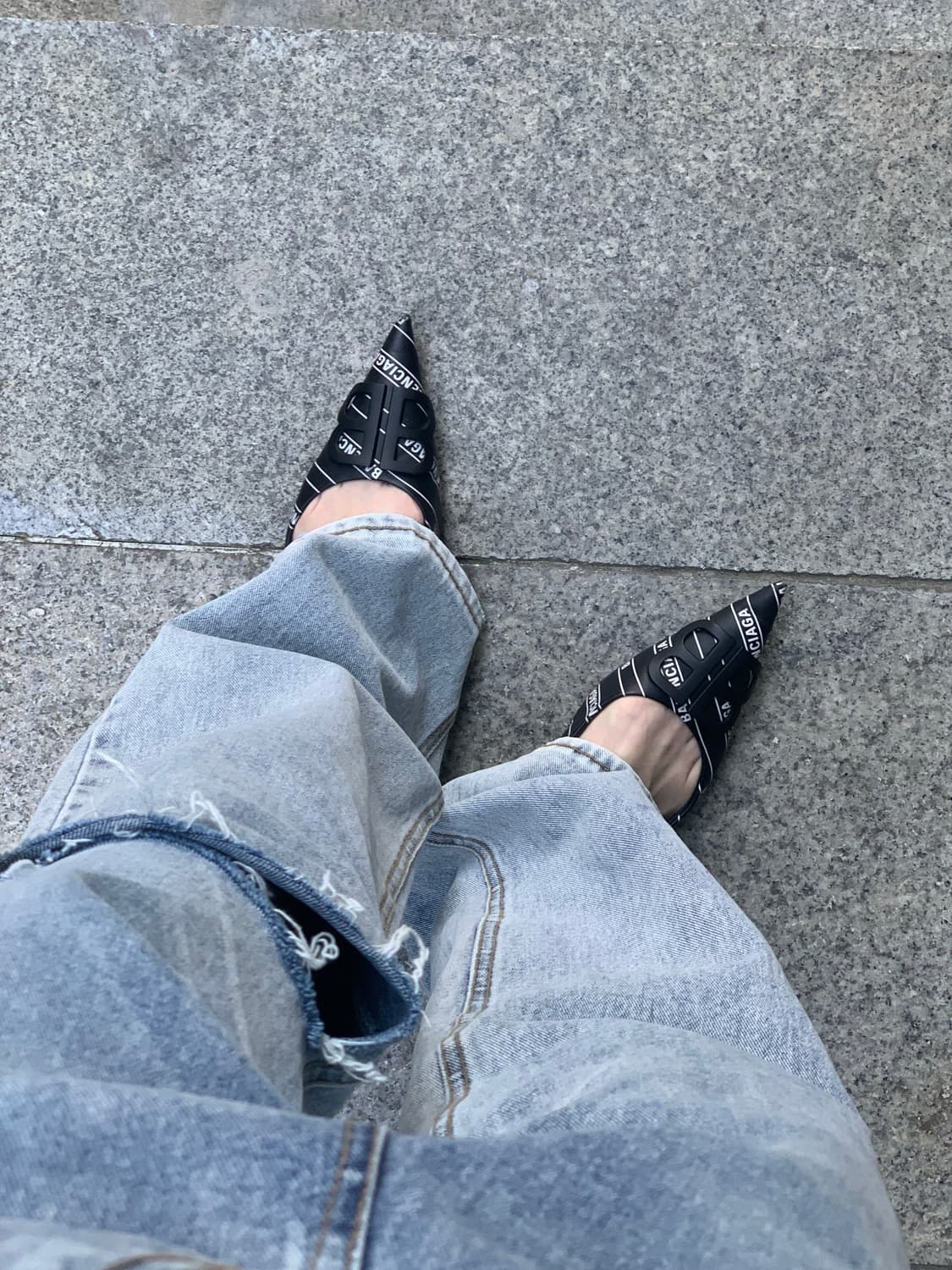 발렌시아가 로고샌들 상품이미지4