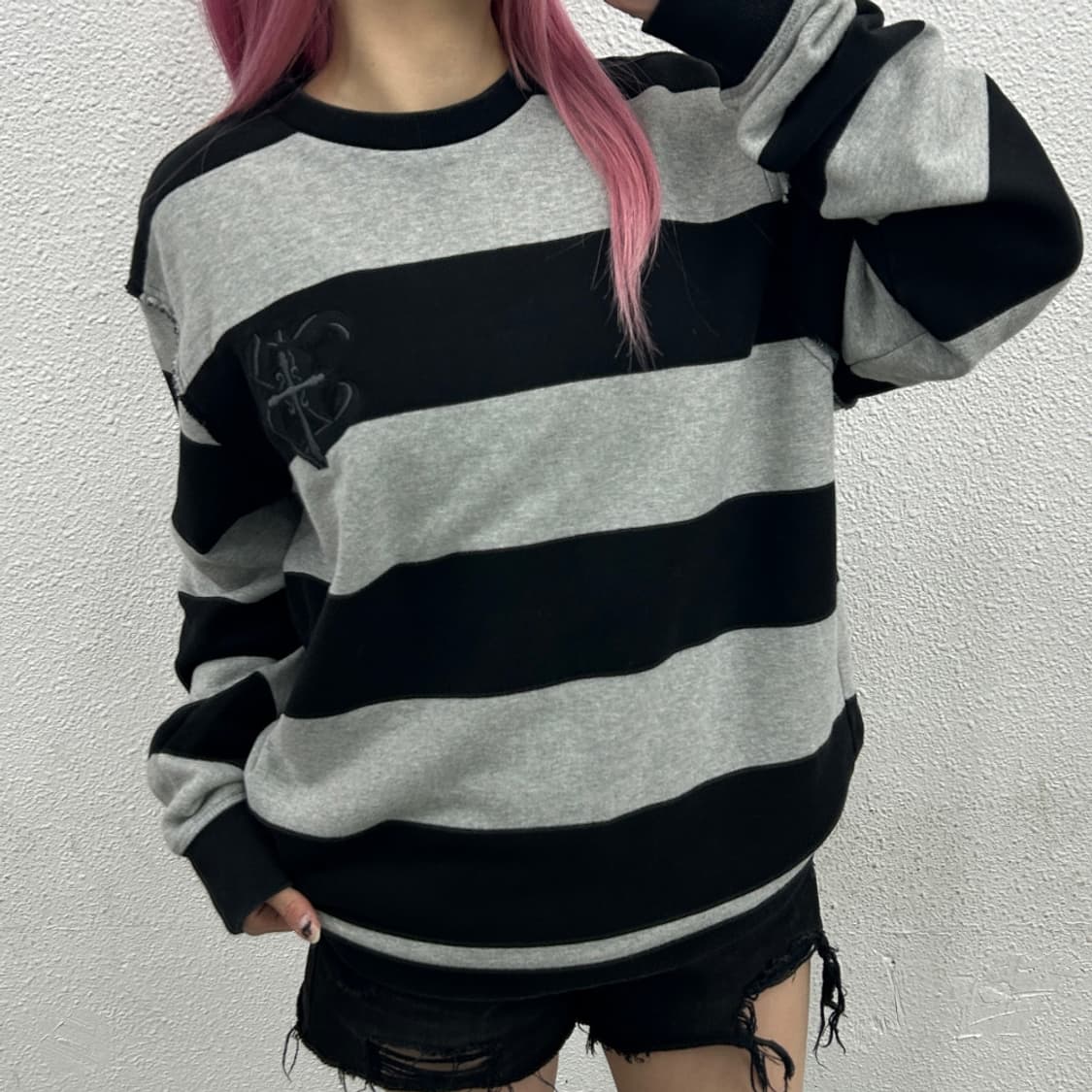  버커루 y2k 단가라 블랙 맨투맨 XL 상품이미지1