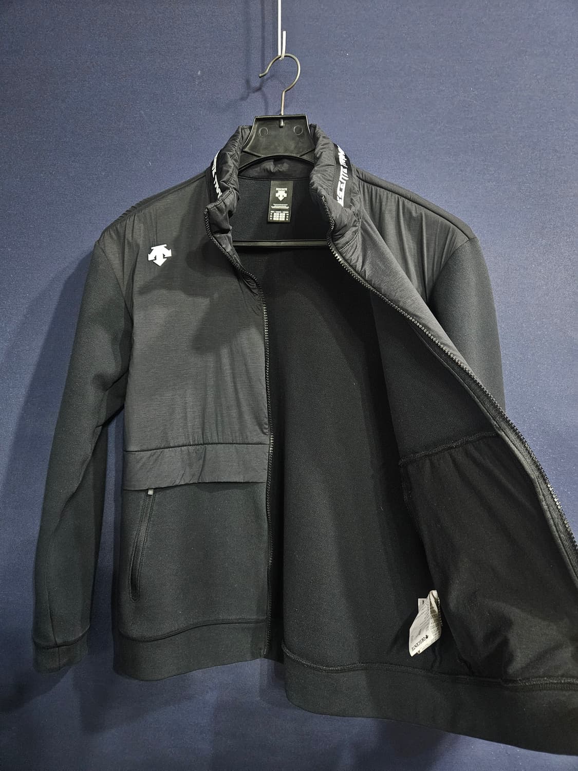 데상트 블랙컬러 남성 세미오버핏 95 후드 집업자켓  상품이미지8