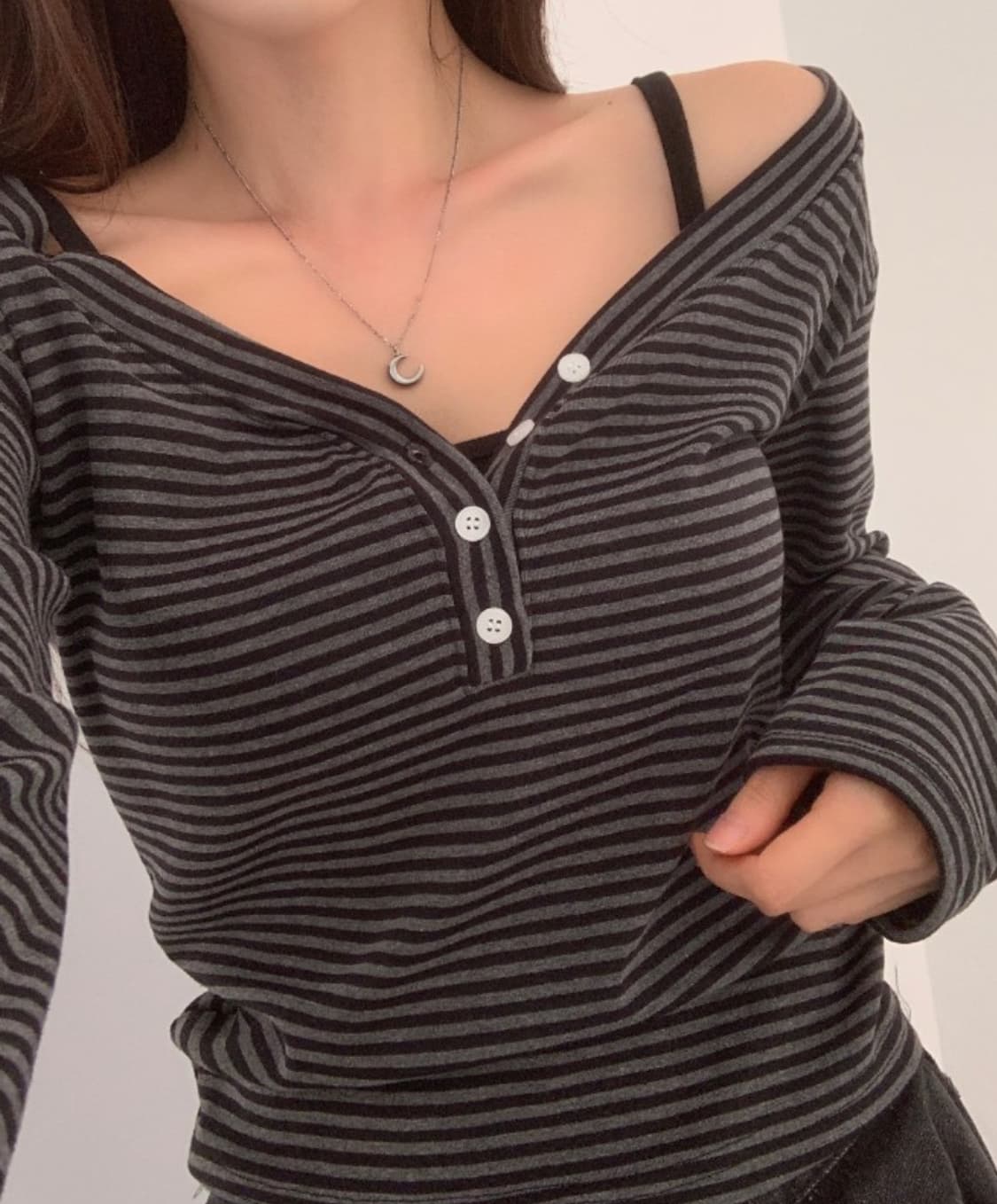 스트라이프 버튼 오프숄더 상품이미지1