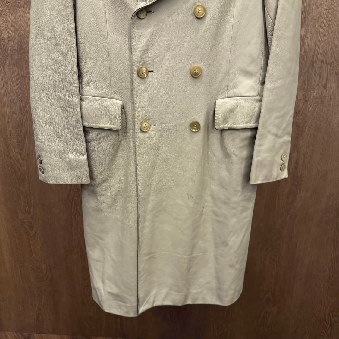 아페쎄 레더 롱 코트 더블 브레스트 와이드 라펠 디테일 레귤러핏 베이지 상품이미지5