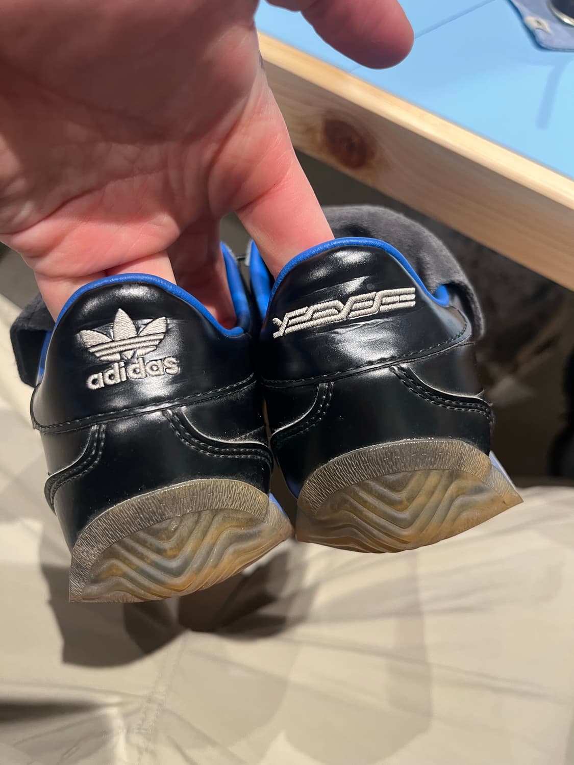 아디다스 예스아이씨 스니커즈 245 상품이미지3