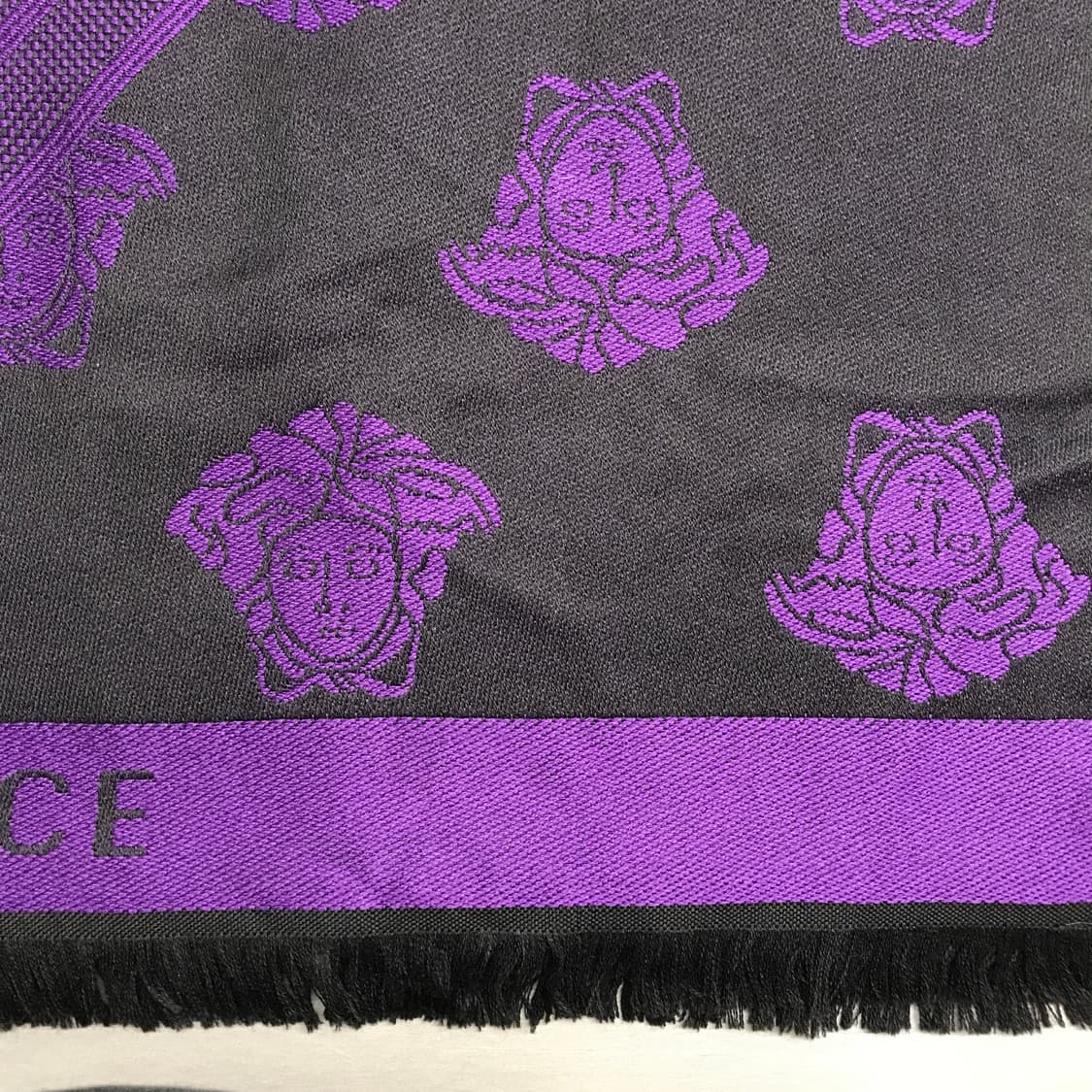 베르사체 메두사 머플러 퍼플 상품이미지5