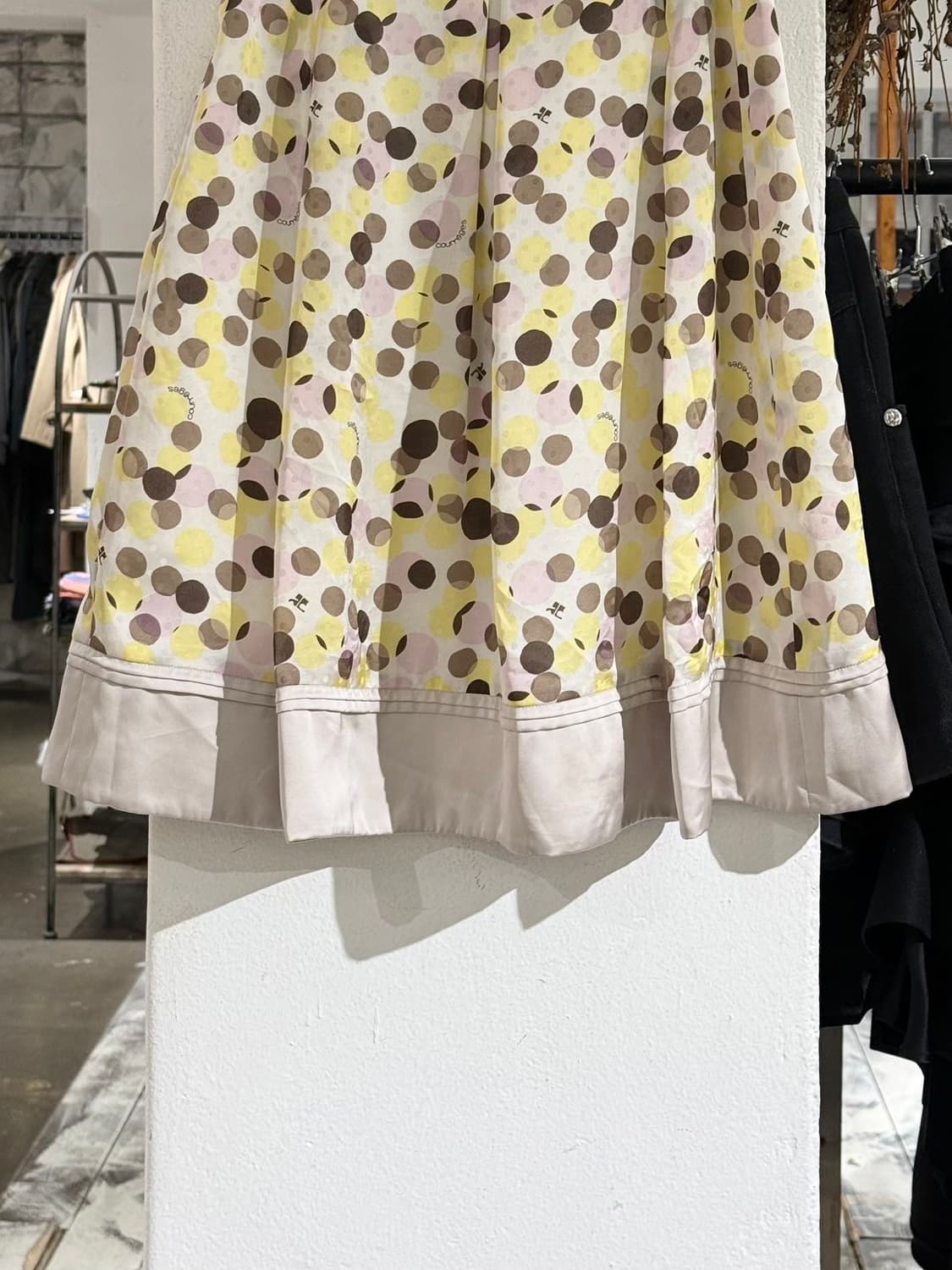 꾸레쥬 멀티컬러 도트 패턴 플리츠 A라인 미디 스커트 상품이미지6