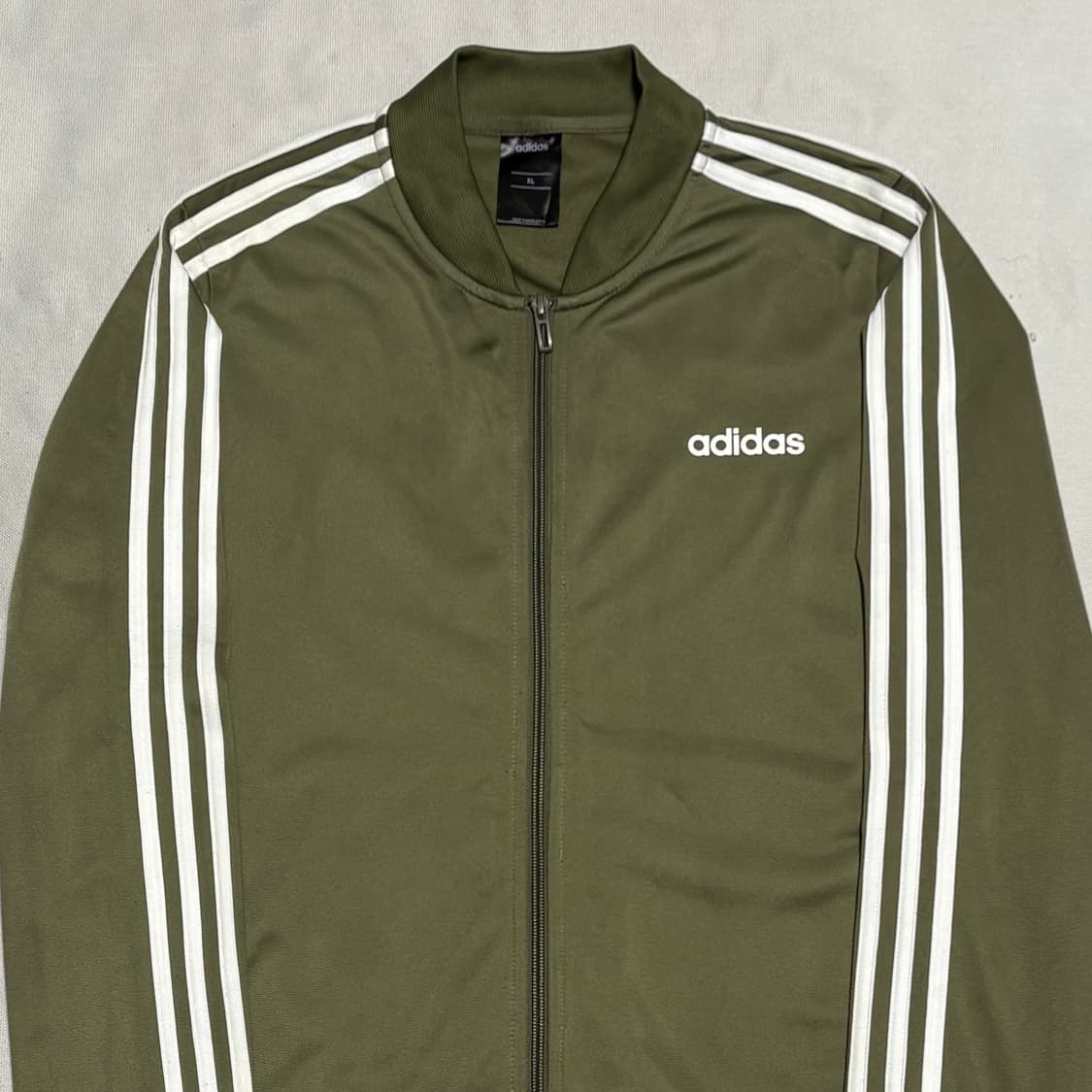 XL 아디다스 올리브 로고 레터링 트랙탑 상품이미지1