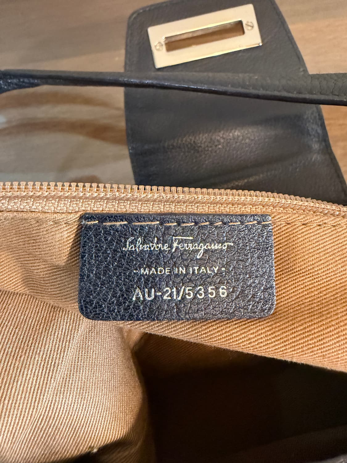 페라가모 간치니 링 메탈 숄더백 상품이미지7