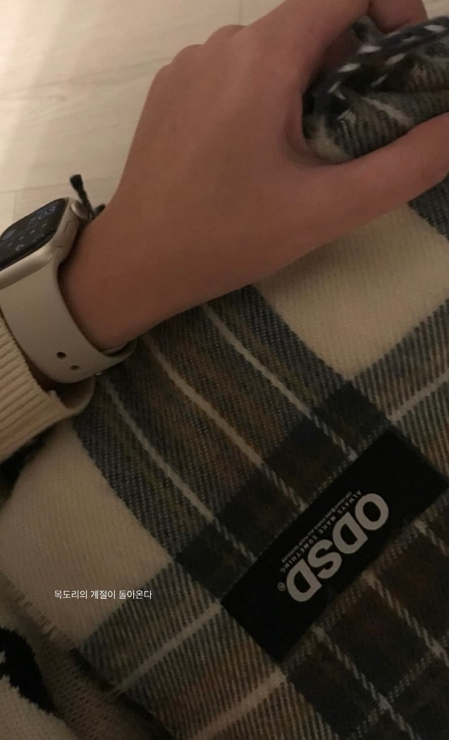 오드스튜디오 체크 머플러 상품이미지1