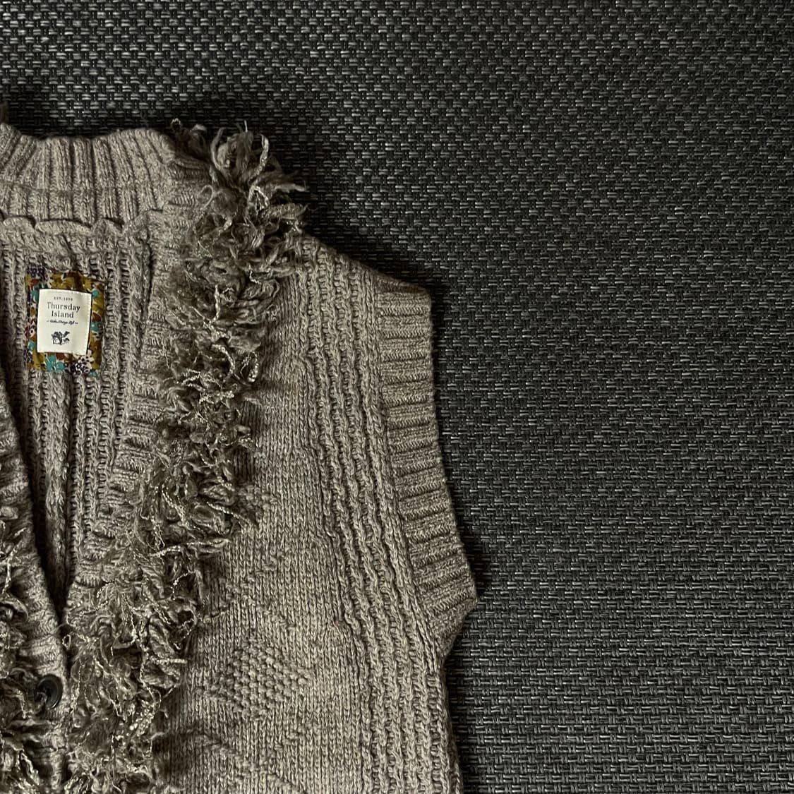 써스데이아일랜드 베이지 롱 투포켓 조끼 가디건 상품이미지3