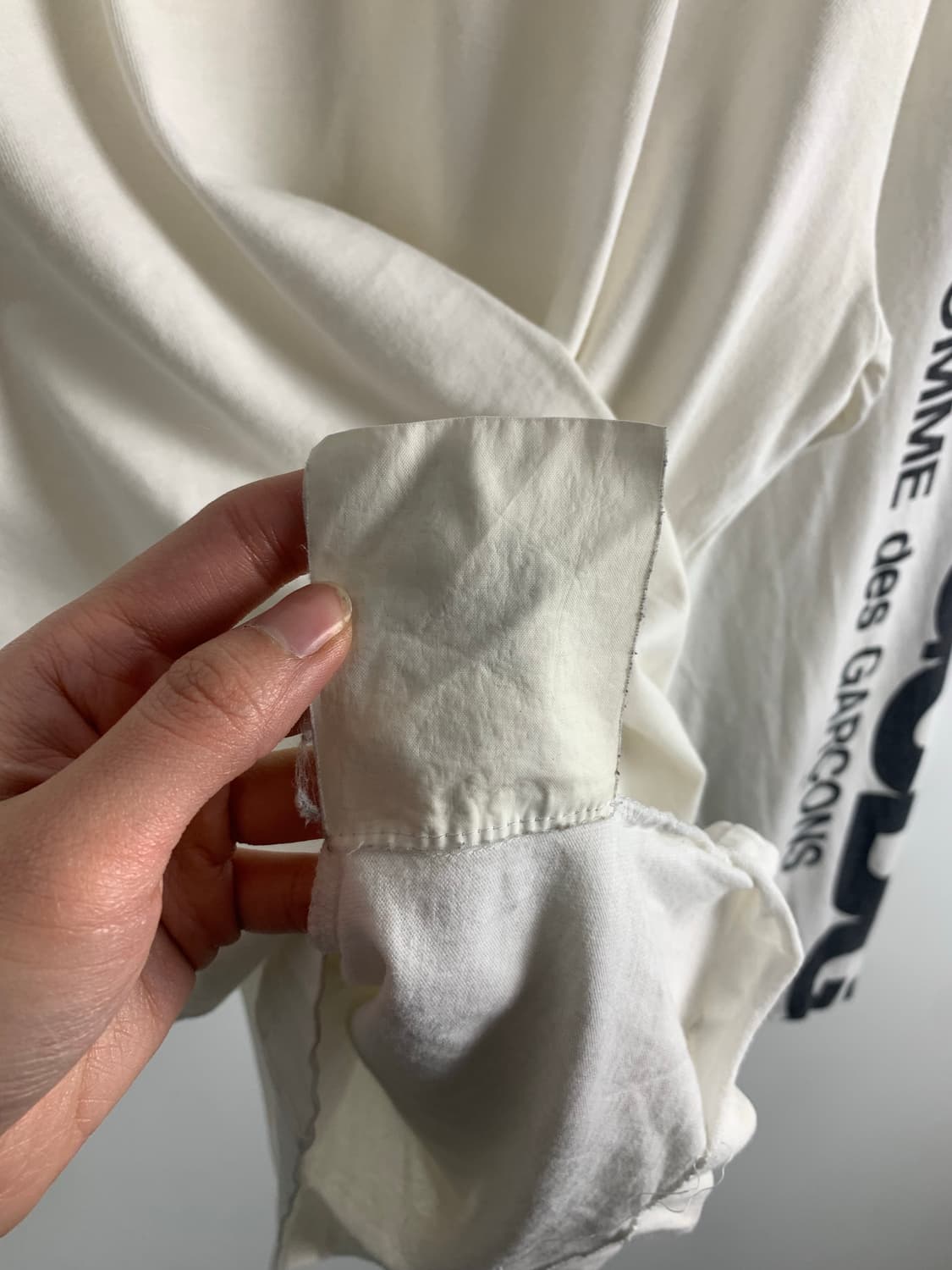 꼼데가르송 스펠아웃 화이트 롱 슬리브 긴팔티 상품이미지5