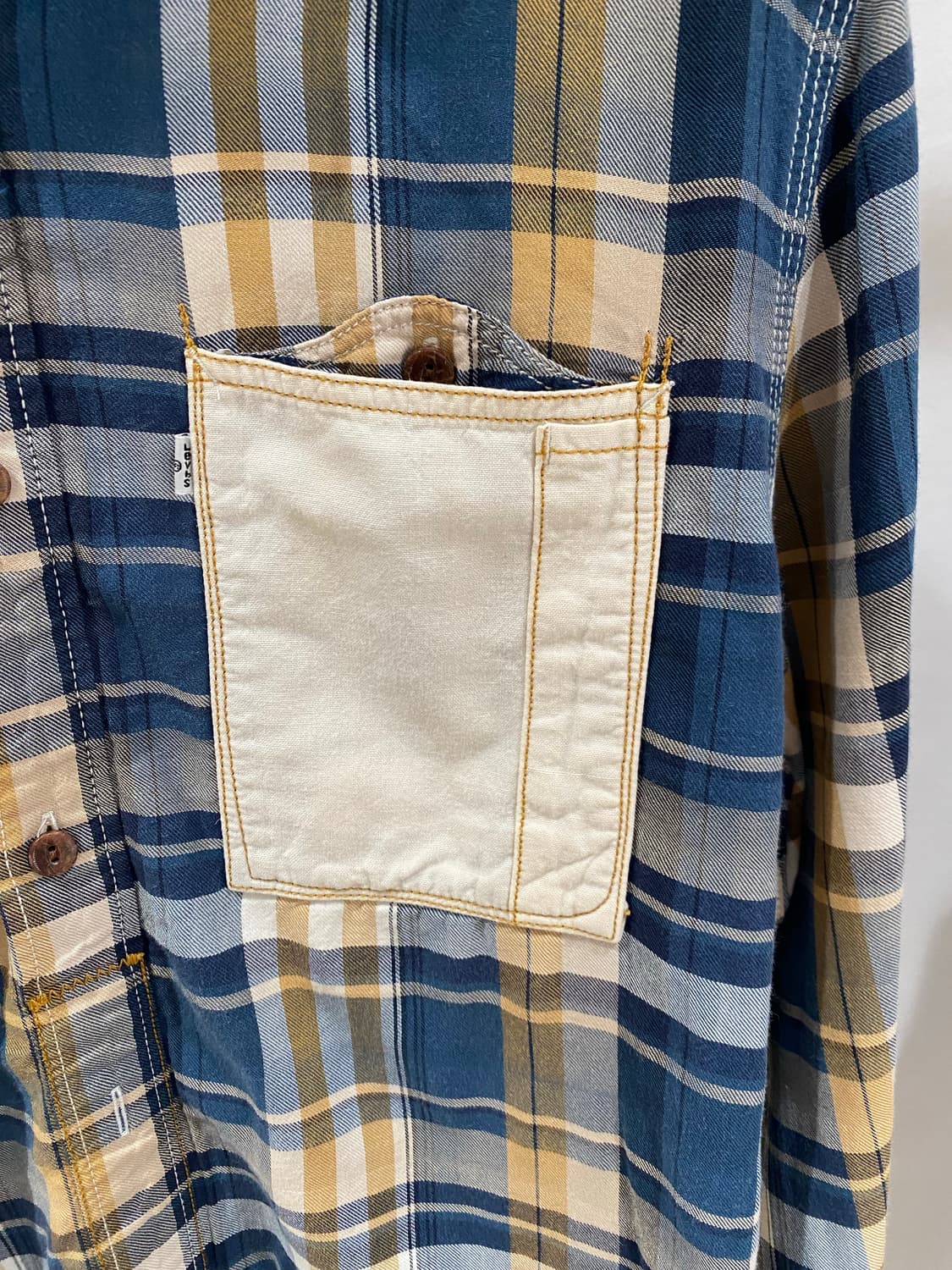 리바이스 화이트탭 셔츠 상품이미지3