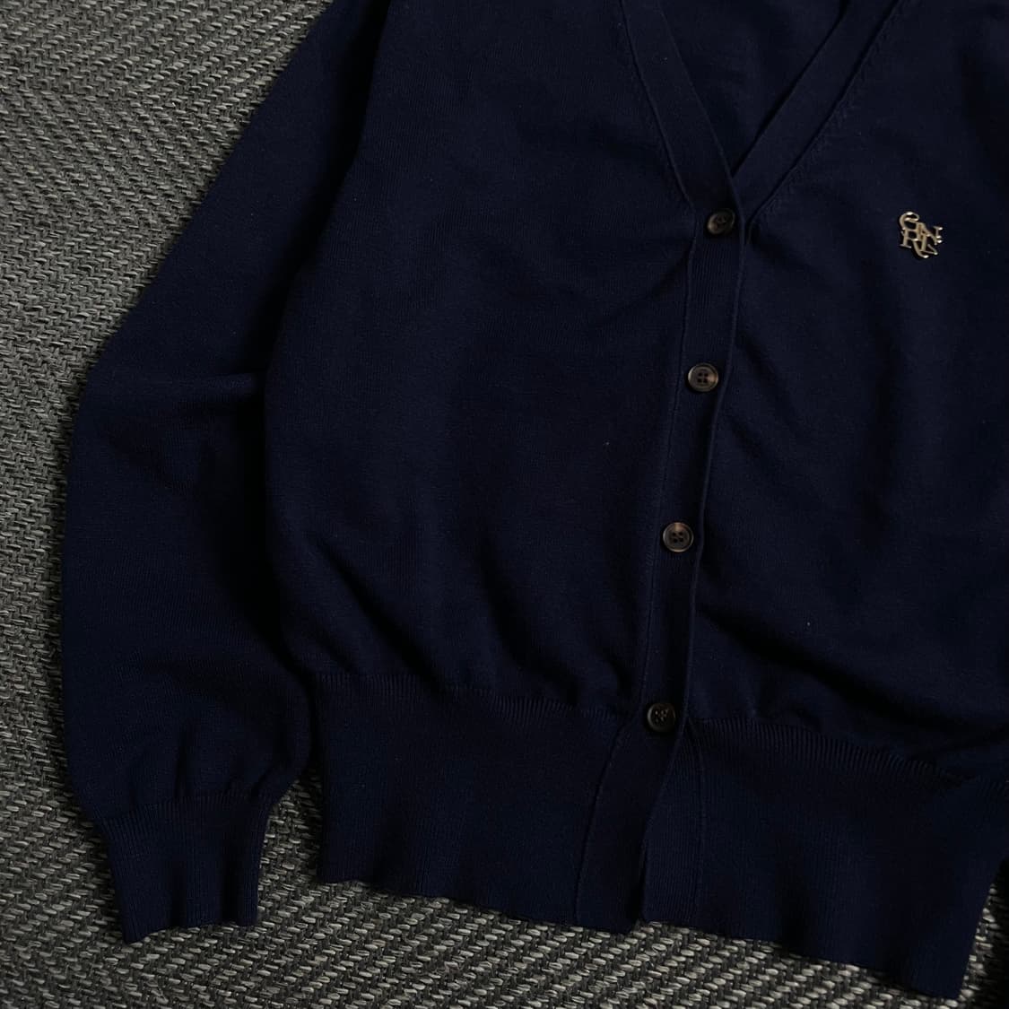 제너럴아이디어 에센셜 로고 뱃지 가디건 네이비y 4289 상품이미지4