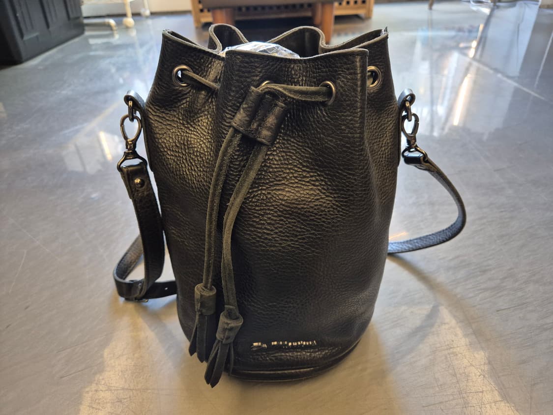 닥터마틴 레더 버킷 백 상품이미지1