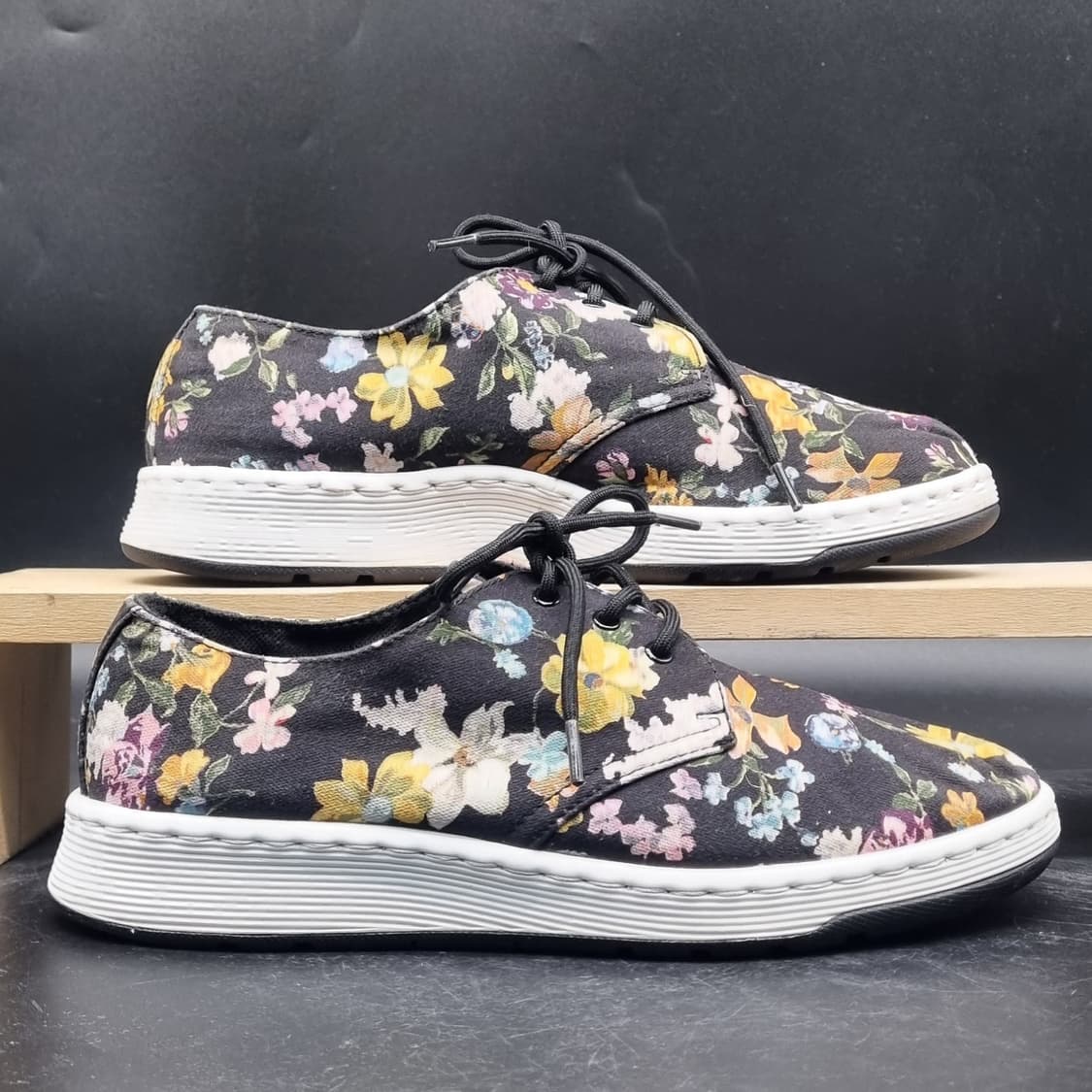 닥터마틴 플로랄 여성스니커즈39 250 상품이미지1